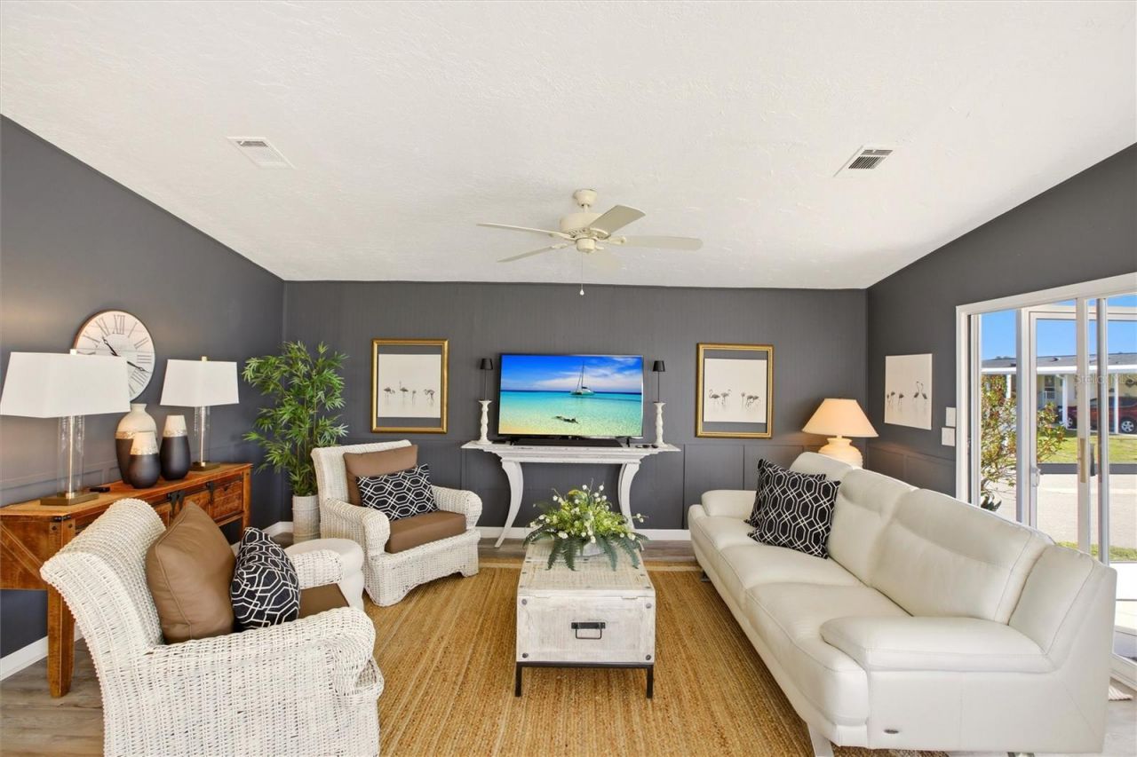 701 Aqui Esta Drive, Unit 52, Punta Gorda, FL 33950 Photo