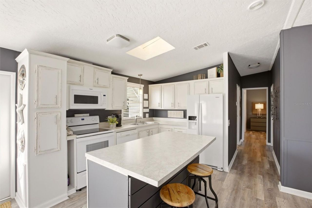 701 Aqui Esta Drive, Unit 52, Punta Gorda, FL 33950 Photo