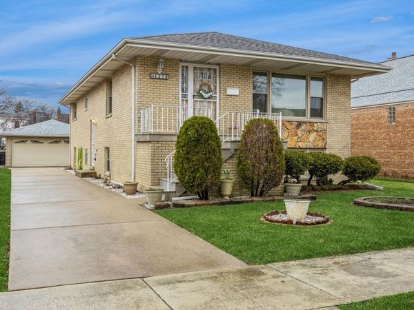 4230 Prairie Avenue, Brookfield, IL 60513