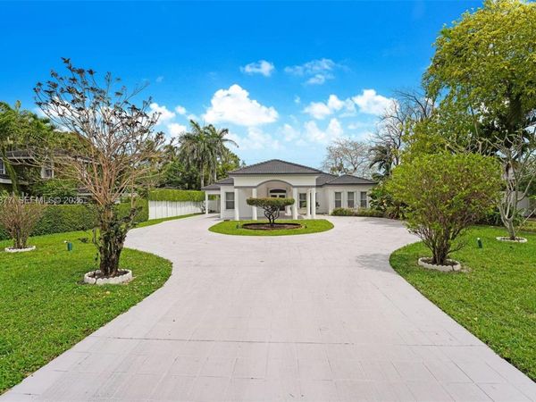 69 S Royal Poinciana Boulevard , Miami Springs, FL 33166