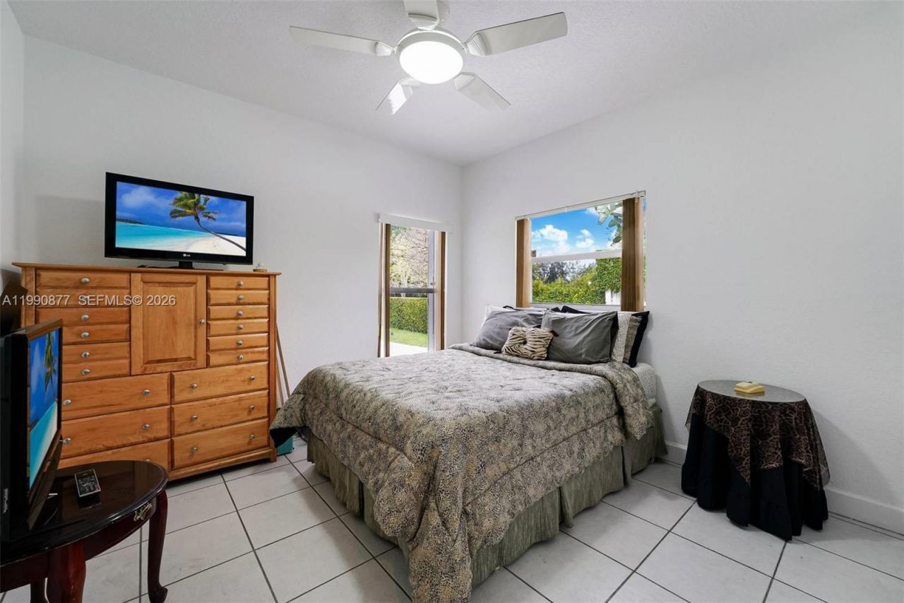 69 S Royal Poinciana Boulevard , Miami Springs, FL 33166 Photo