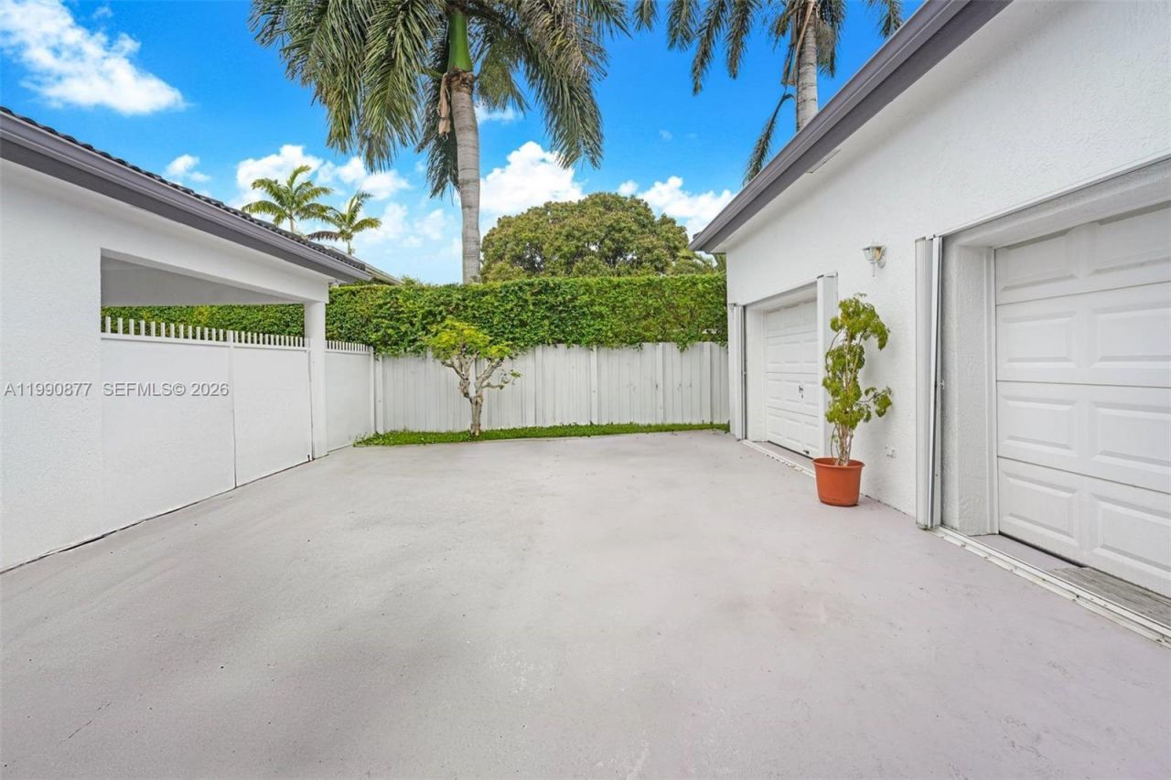 69 S Royal Poinciana Boulevard , Miami Springs, FL 33166 Photo