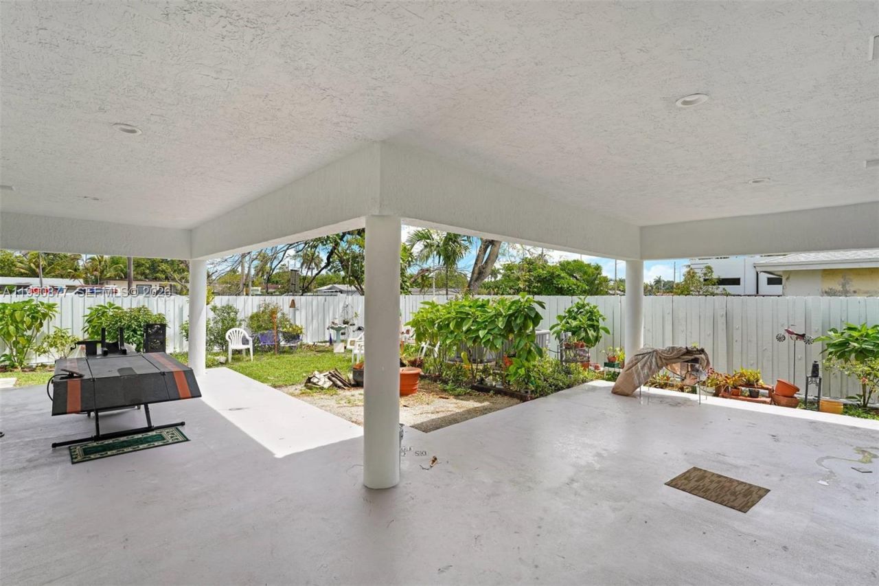 69 S Royal Poinciana Boulevard , Miami Springs, FL 33166 Photo