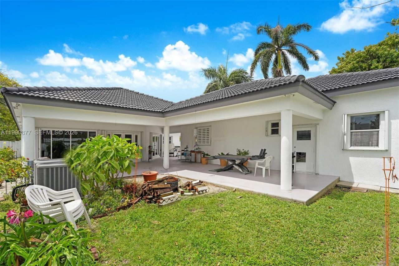 69 S Royal Poinciana Boulevard , Miami Springs, FL 33166 Photo