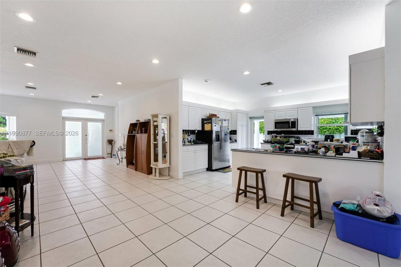 69 S Royal Poinciana Boulevard , Miami Springs, FL 33166 Photo