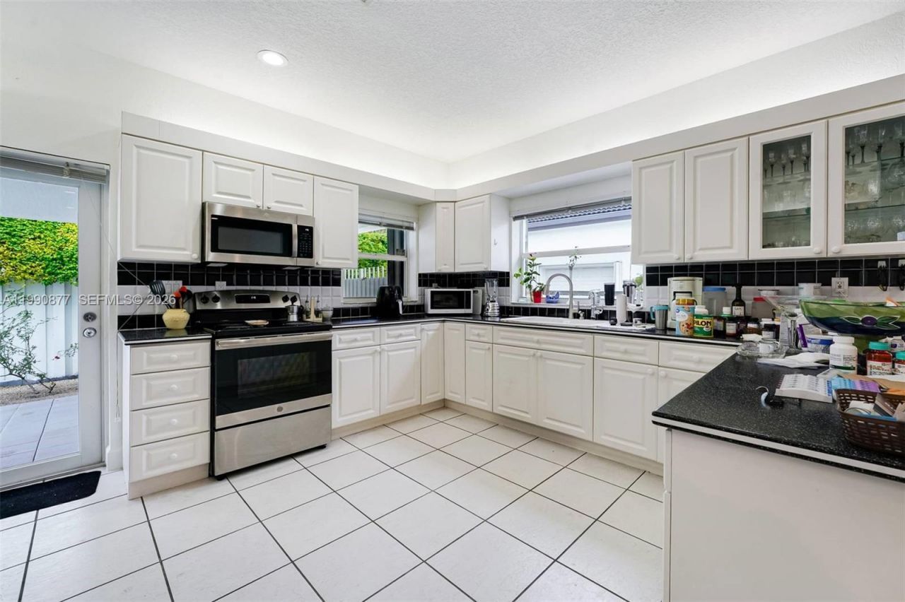 69 S Royal Poinciana Boulevard , Miami Springs, FL 33166 Photo