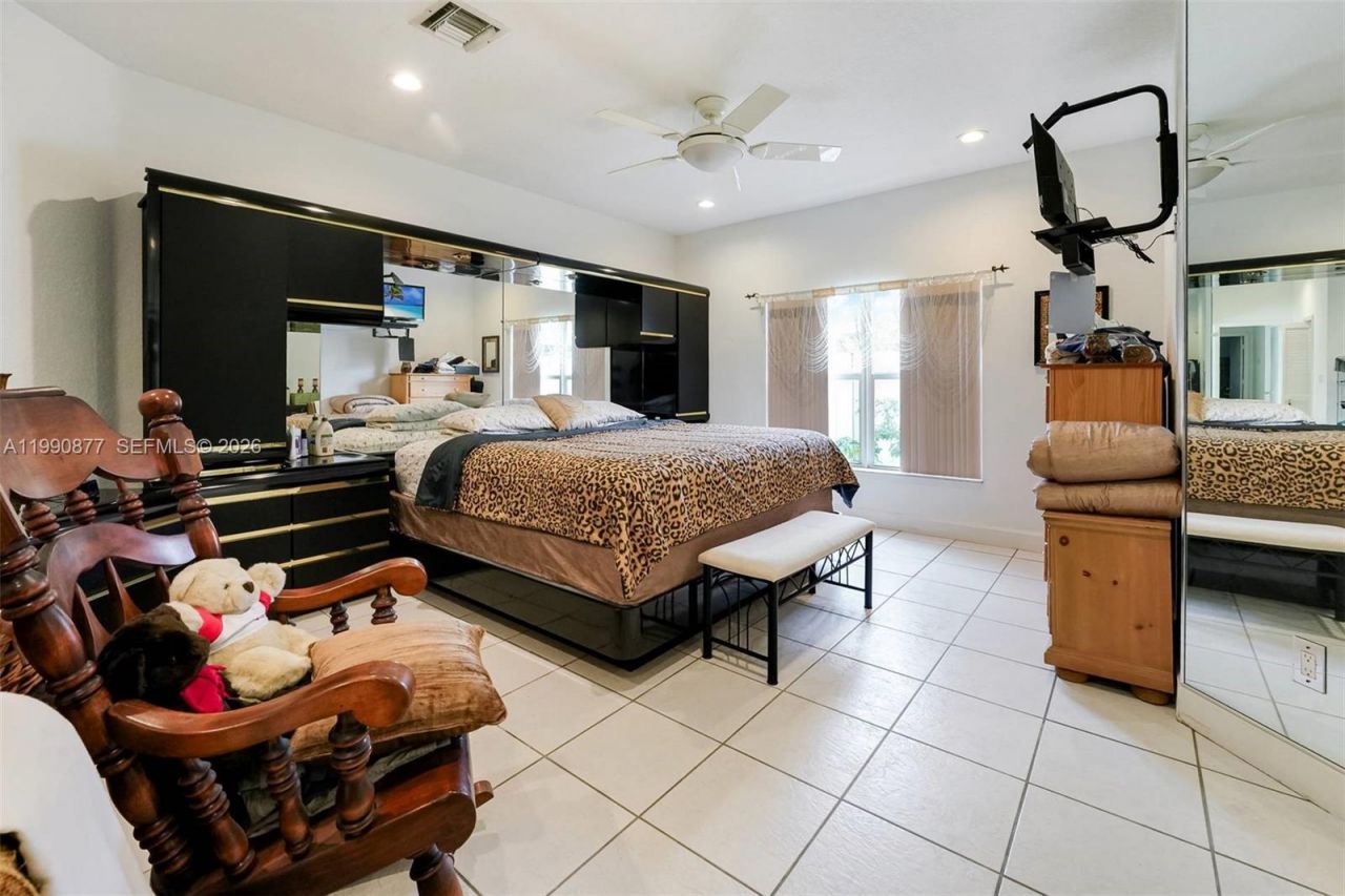 69 S Royal Poinciana Boulevard , Miami Springs, FL 33166 Photo