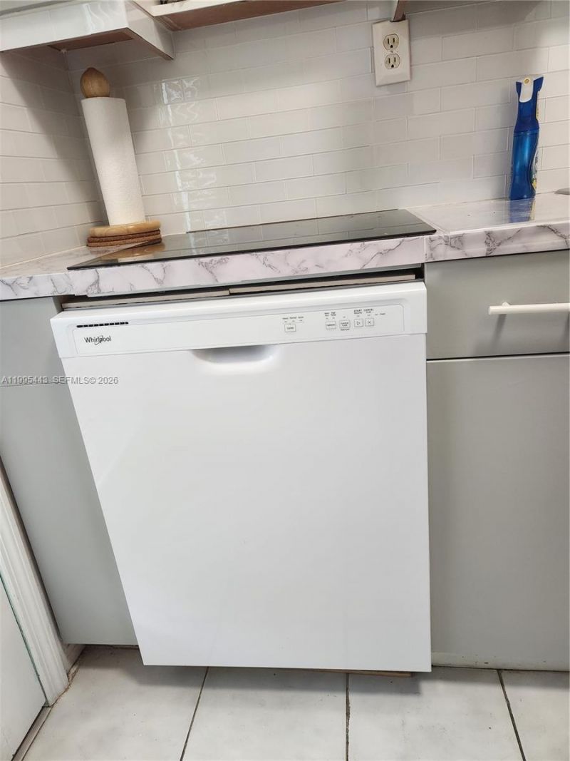 6490 Collins Ave, Unit 18, Miami Beach, FL 33141 Photo