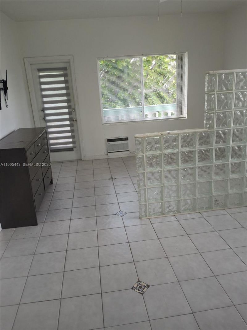 6490 Collins Ave, Unit 18, Miami Beach, FL 33141 Photo