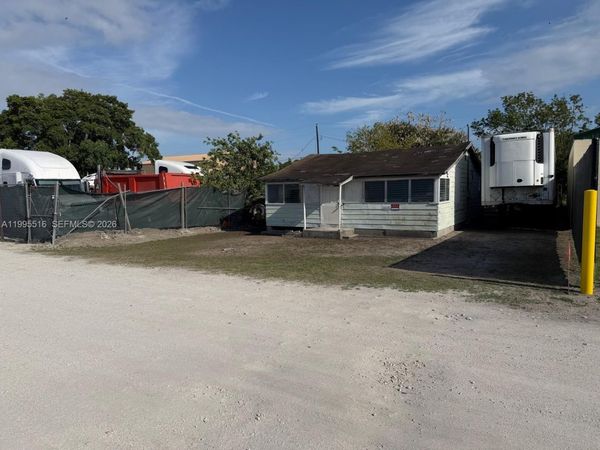835 E Alverdez Ave , Clewiston, FL 33440