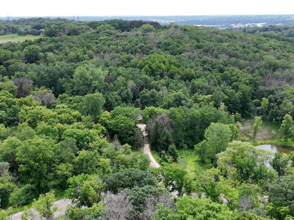 2685 Carver Avenue E, Maplewood, MN 55119