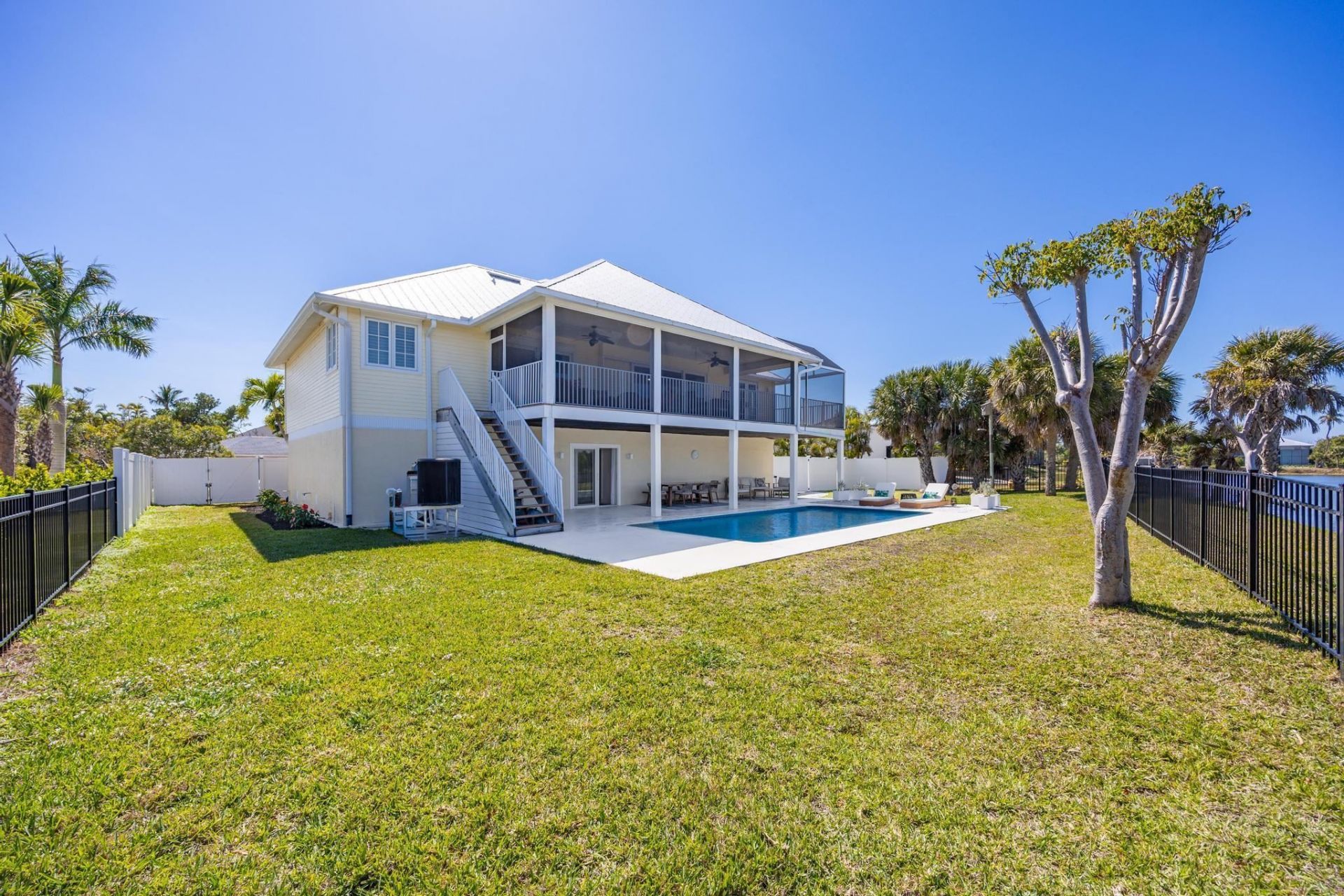 425 Lake Murex Cir, Sanibel, FL 33957 Photo