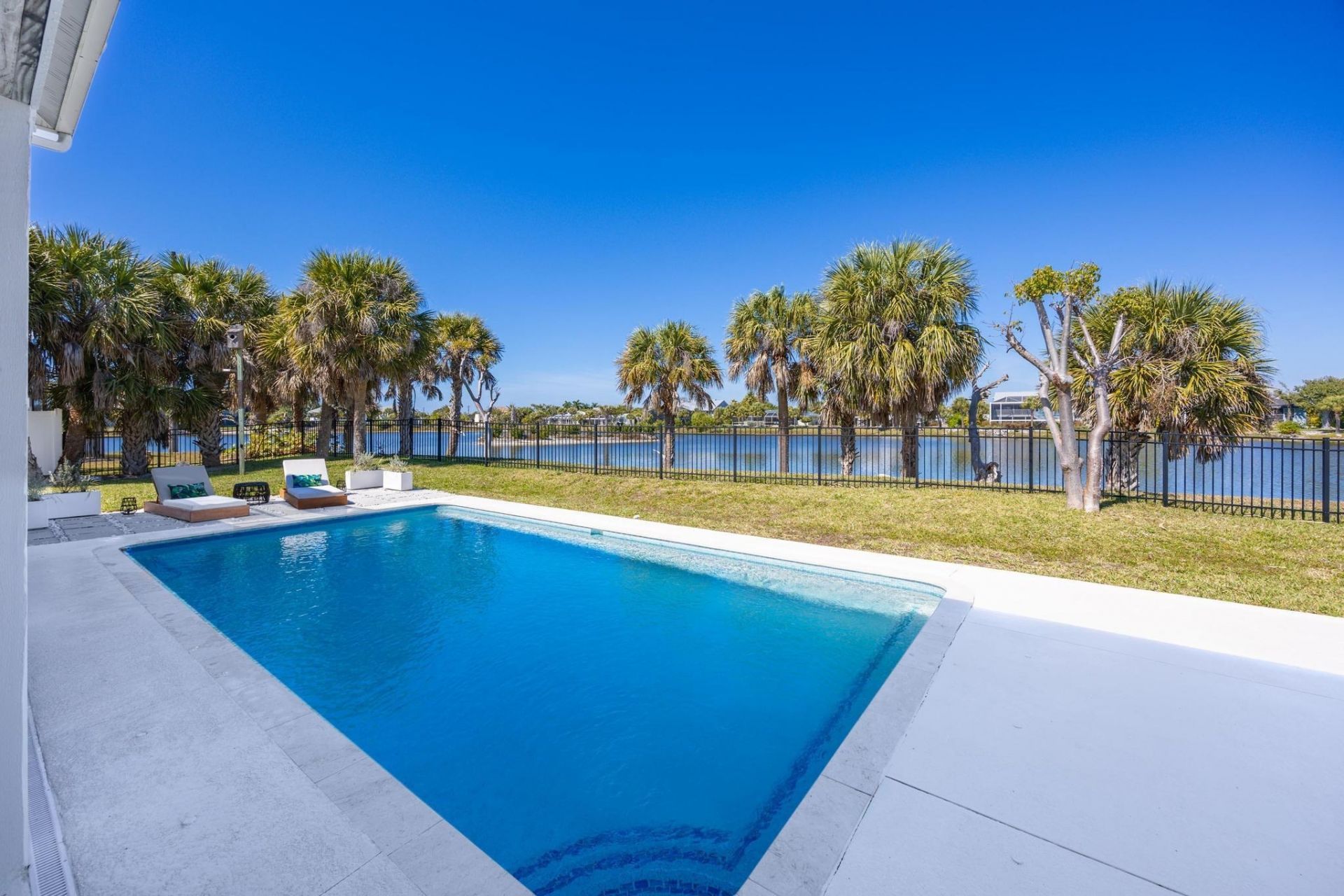 425 Lake Murex Cir, Sanibel, FL 33957 Photo