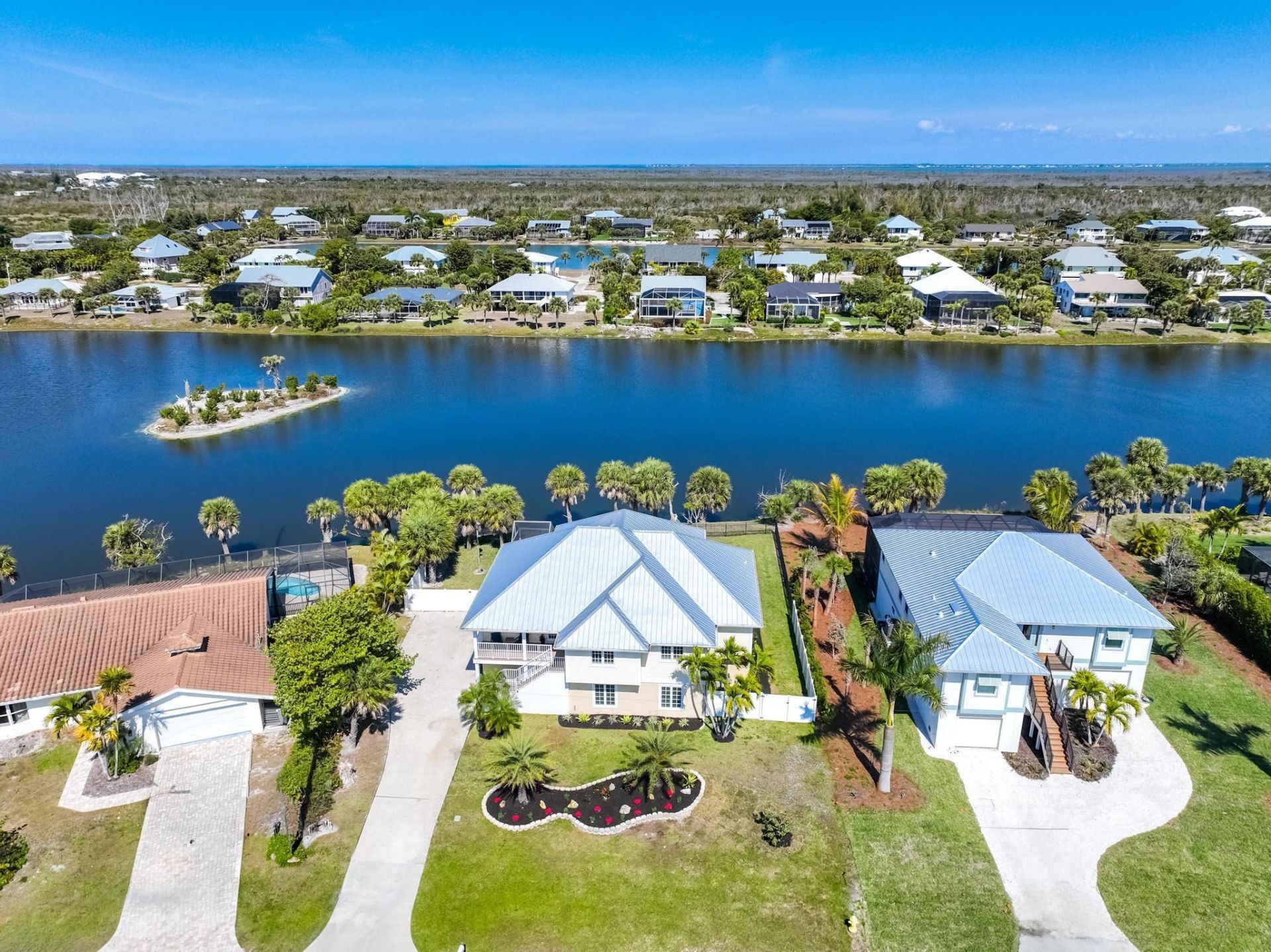 425 Lake Murex Cir, Sanibel, FL 33957 Photo