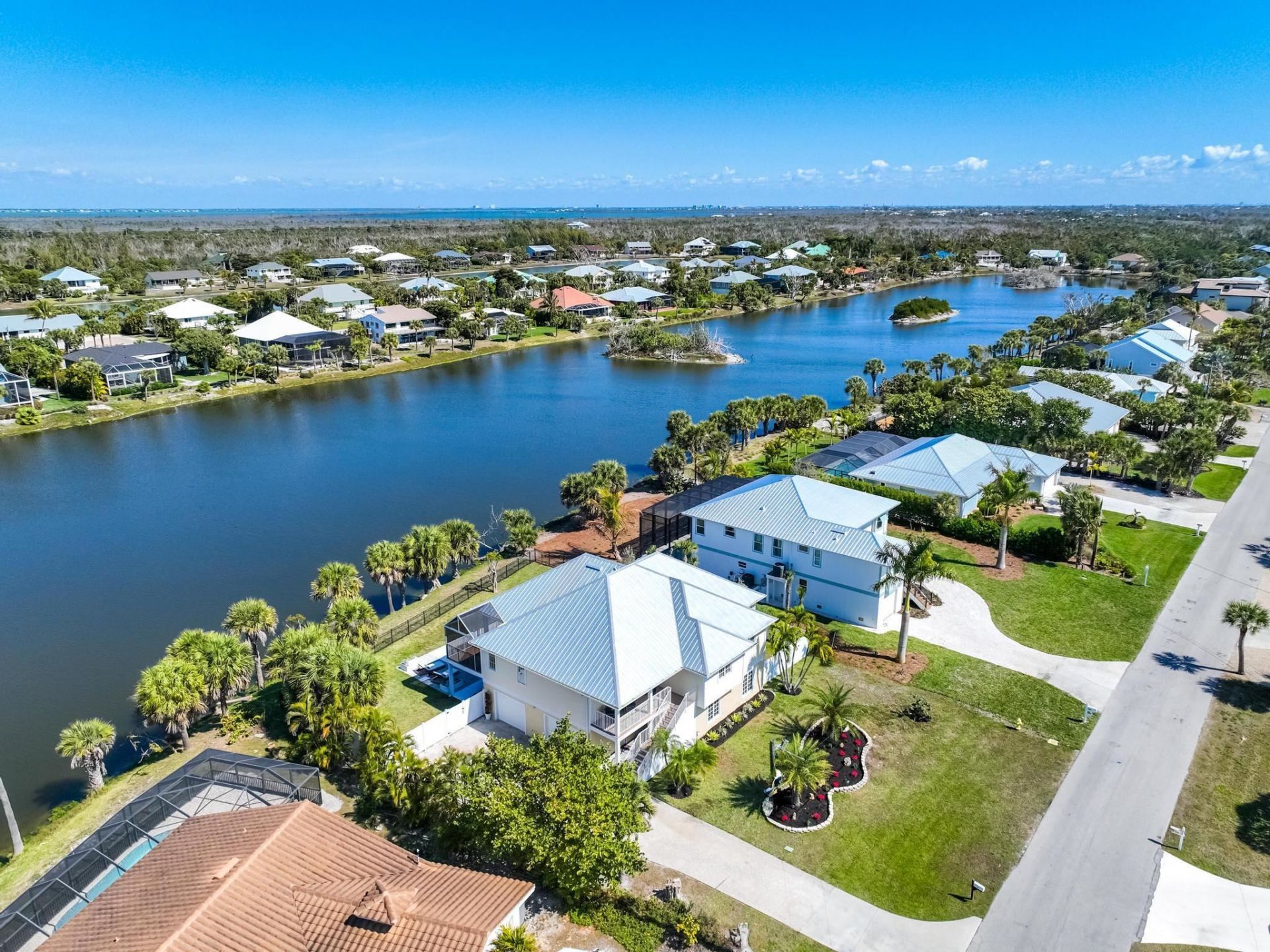 425 Lake Murex Cir, Sanibel, FL 33957 Photo