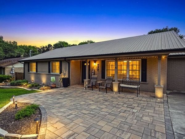 877 Twin Oaks, New Braunfels, TX 78130