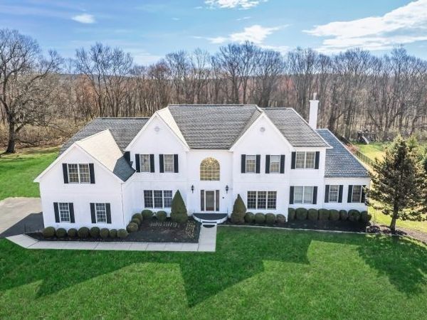 16 Southwind Dr, Mount Olive, NJ 07836