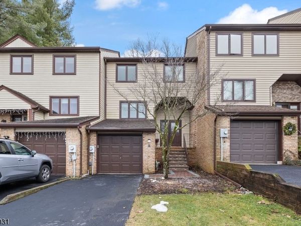 33 Stockton Ct, Parsippany-Troy Hills, NJ 07950