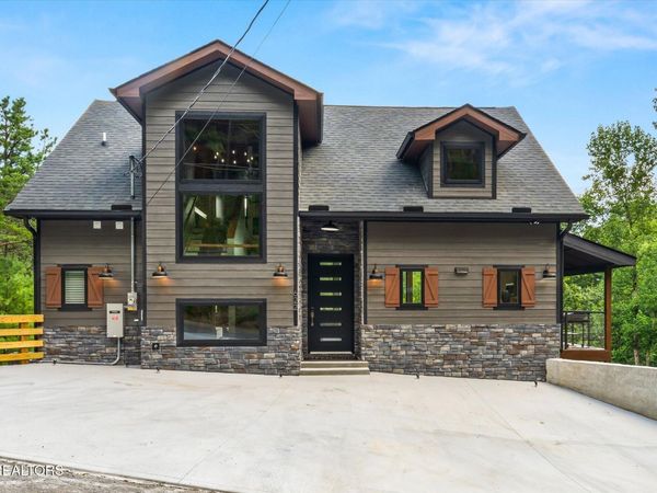 622 Coronation St, Gatlinburg, TN 37738