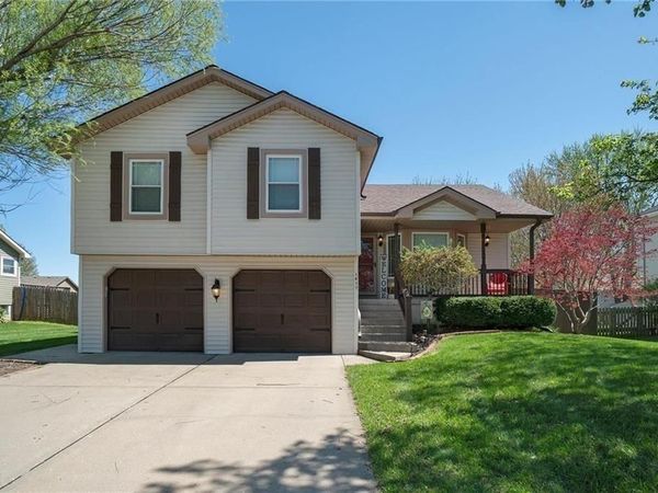 1617 NE AUBURN Drive, Lee's Summit, MO 64086