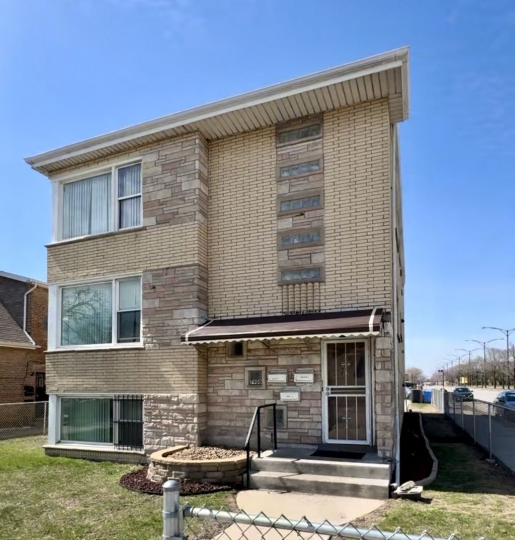 7900 S Richmond Street, Chicago, IL 60652