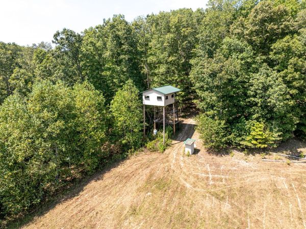 7422 Indian Creek Rd , Mc Ewen, TN 37101