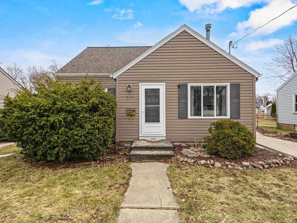 825 15TH AVENUE, Green Bay, WI 54304