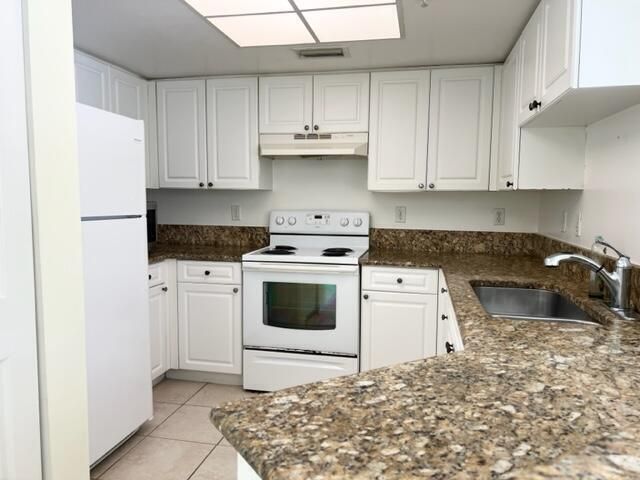 800 S Crestwood Ct Court S, Unit 811, Royal Palm Beach, FL 33411 Photo