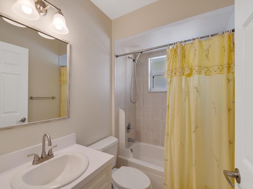 492 Biscayne Lane, Sebastian, FL 32958 Photo