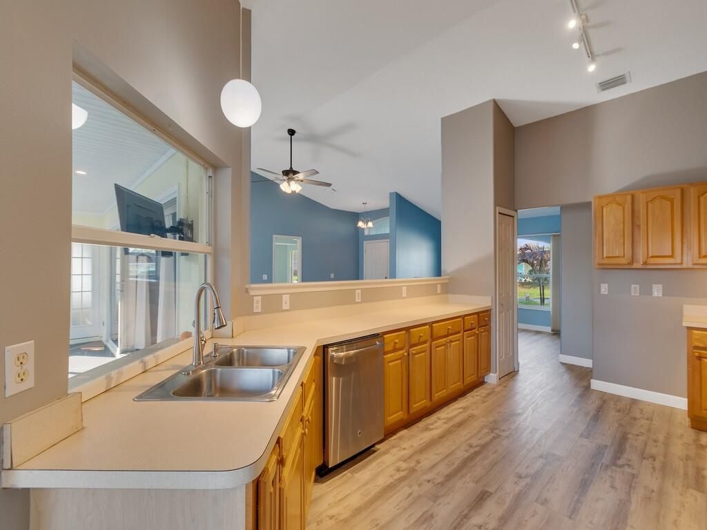 492 Biscayne Lane, Sebastian, FL 32958 Photo