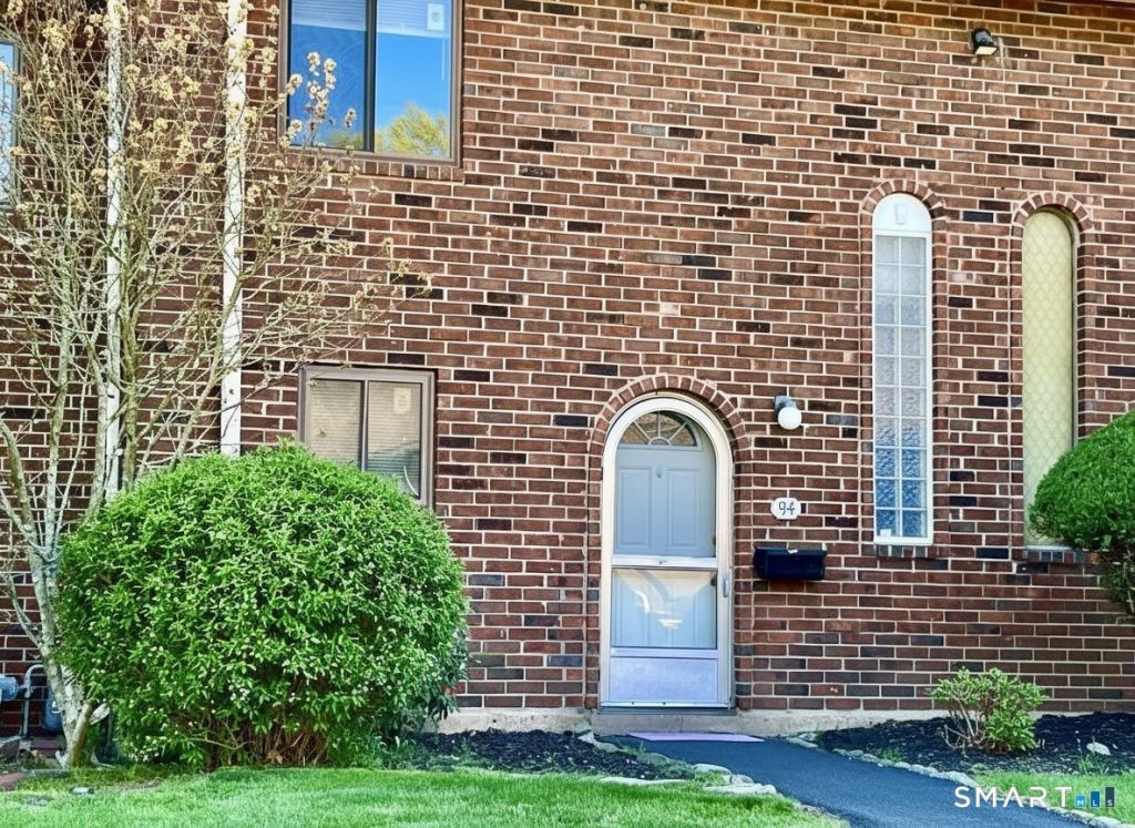 94 Wakefield, Unit 94, East Hartford, CT 06118 Main Photo