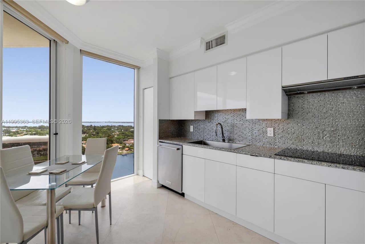 4779 Collins Ave, Unit 1706, Miami Beach, FL 33140 Photo