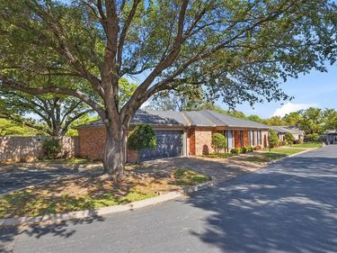 3824 Brookhaven Circle, Fort Worth, TX 76109