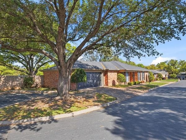 3824 Brookhaven Circle, Fort Worth, TX 76109