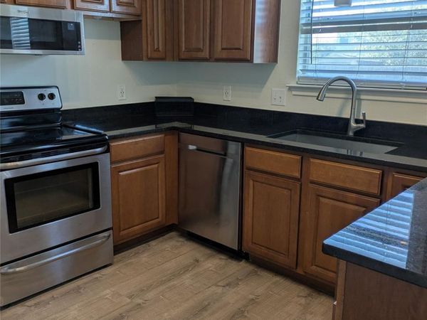 209 Phillips ST , Hutto, TX 78634