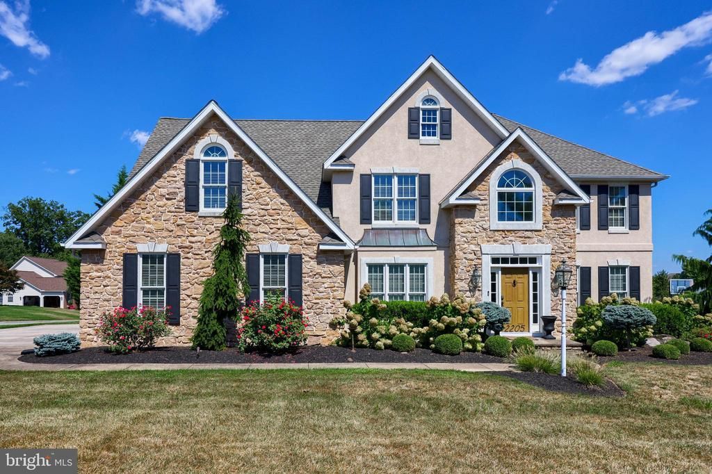 2205 MAY APPLE DRIVE , YORK, PA 17402