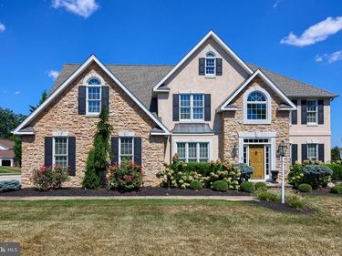 2205 MAY APPLE DRIVE, YORK, PA 17402