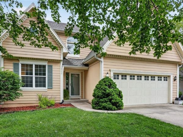 8442 Lakeview Avenue, Lenexa, KS 66219