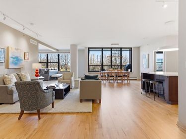 215 10th Avenue S, Unit 212, Minneapolis, MN 55415