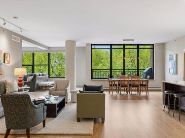 215 10th Avenue S, Unit 212, Minneapolis, MN 55415