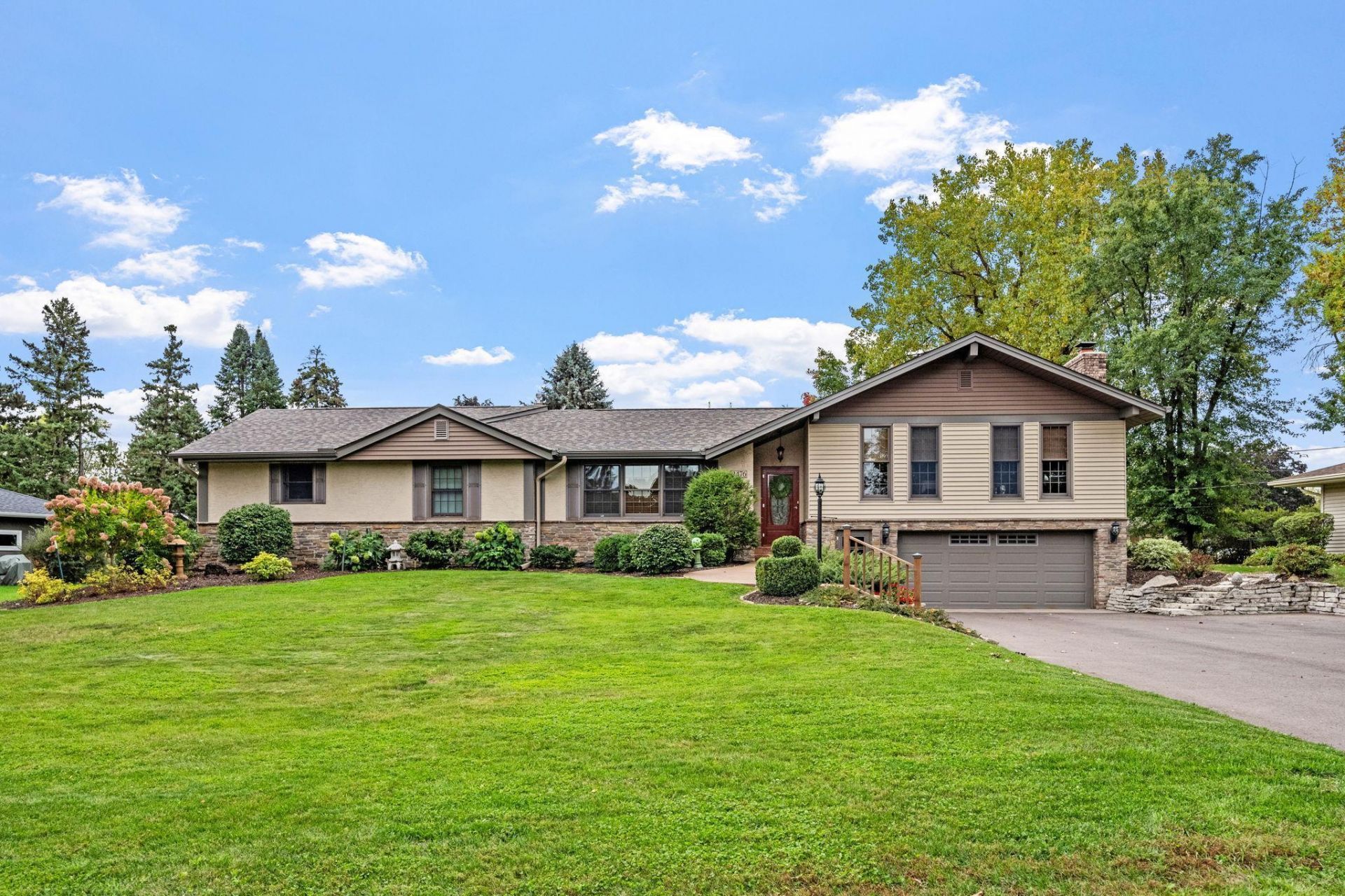 2476 Tierney Avenue E, North Saint Paul, MN 55109