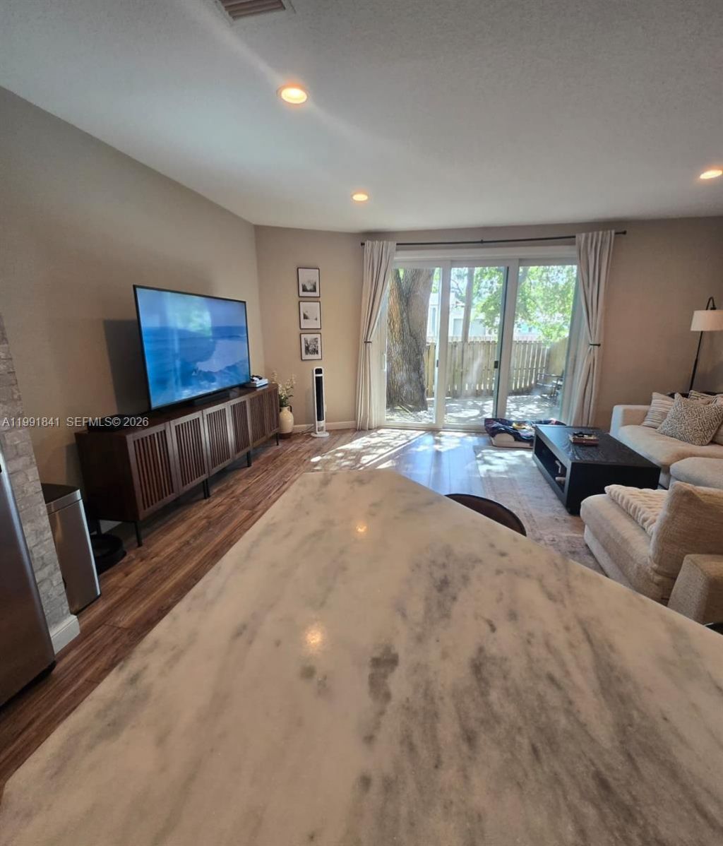 806 SE 14th St, Unit 806, Fort Lauderdale, FL 33316 Photo