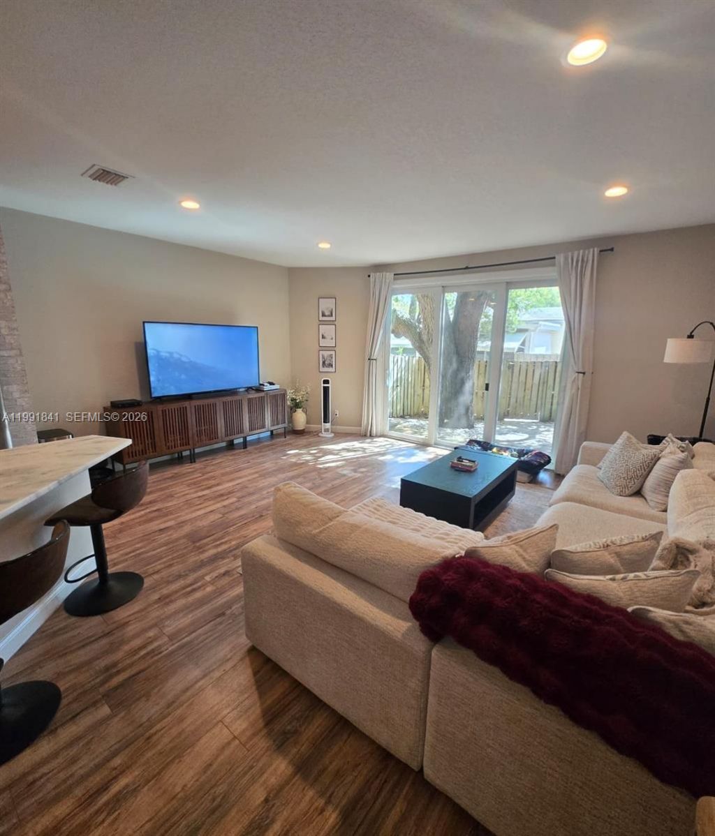 806 SE 14th St, Unit 806, Fort Lauderdale, FL 33316 Photo