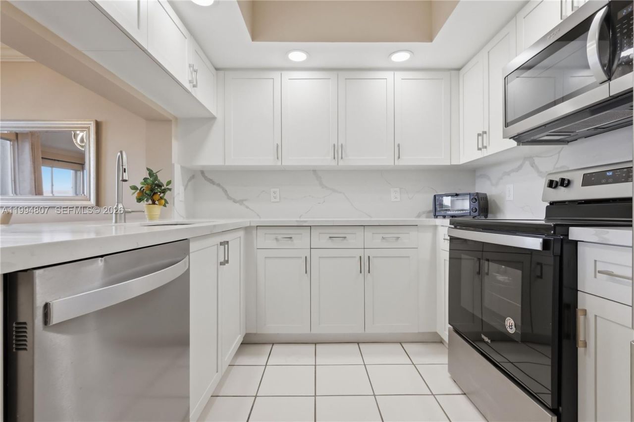 13705 SW 12th St, Unit 202B, Pembroke Pines, FL 33027 Photo