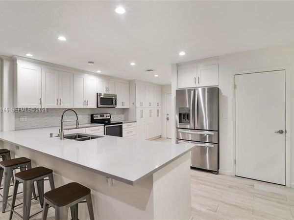 307 Bonnie Brae Way , Unit 26, Hollywood, FL 33021