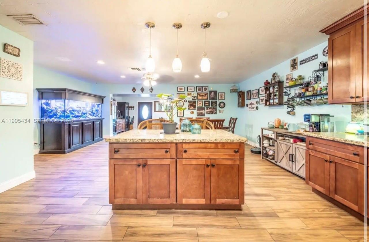 6890 SW 57th St, Davie, FL 33314 Photo