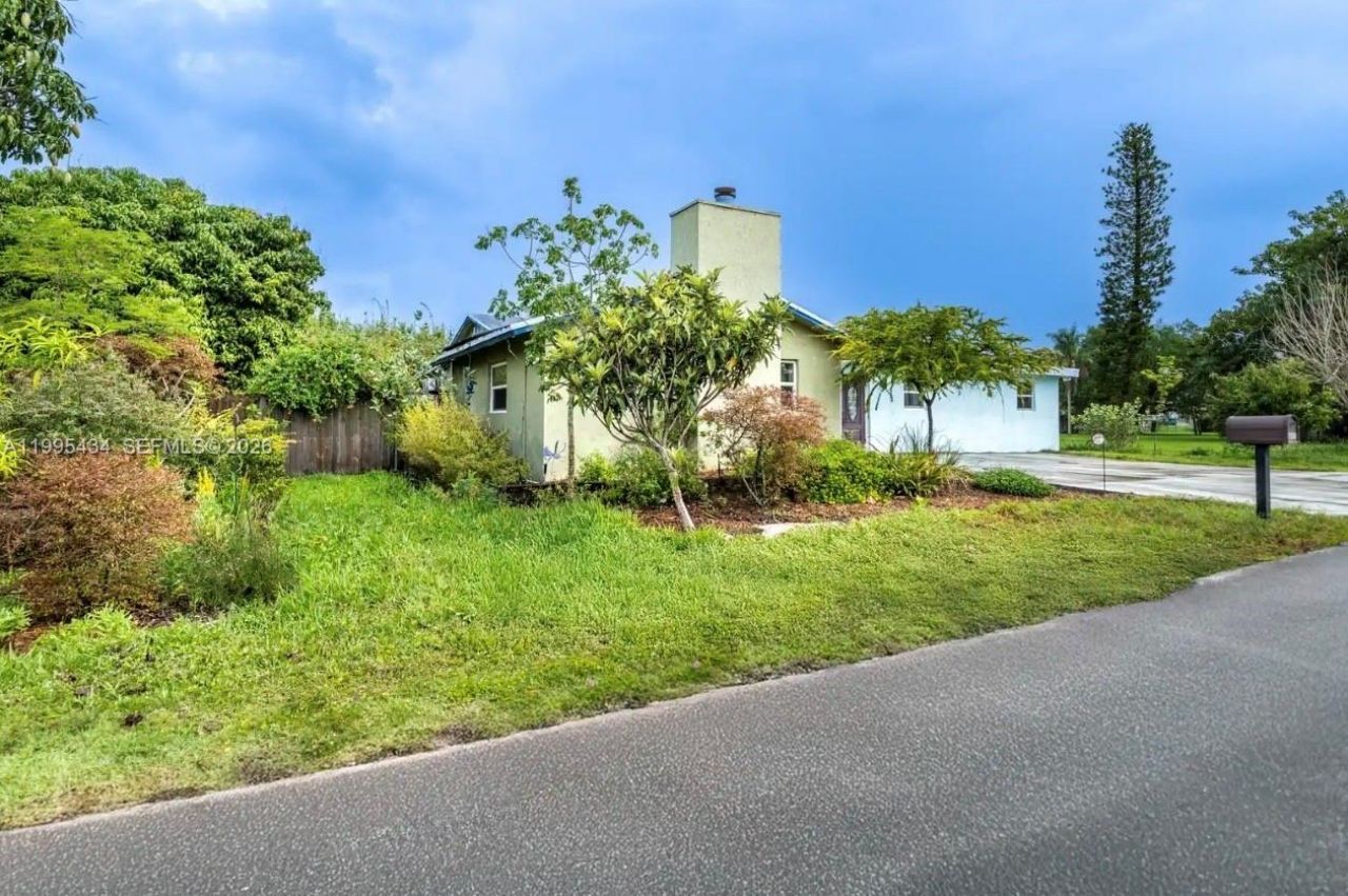 6890 SW 57th St, Davie, FL 33314 Photo