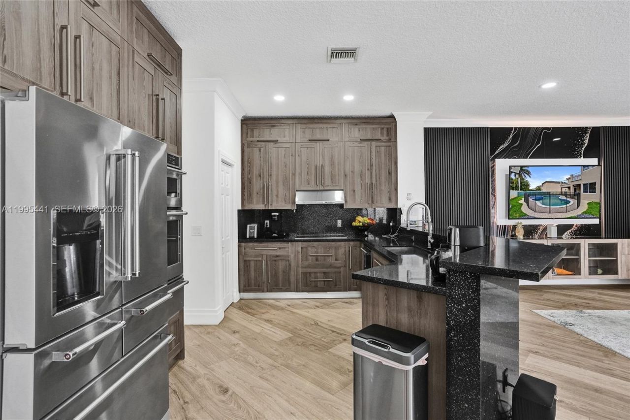 16180 SW 14th St, Pembroke Pines, FL 33027 Photo