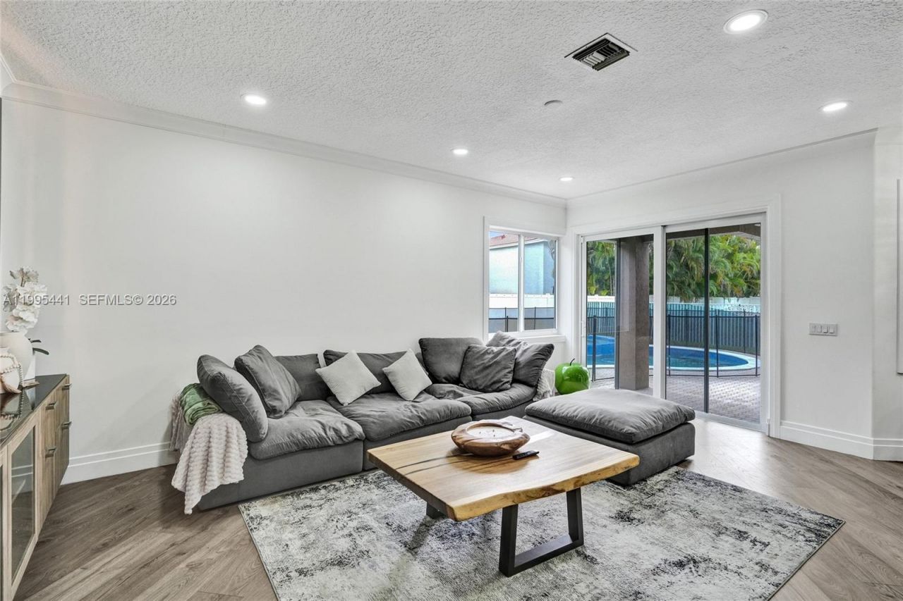 16180 SW 14th St, Pembroke Pines, FL 33027 Photo