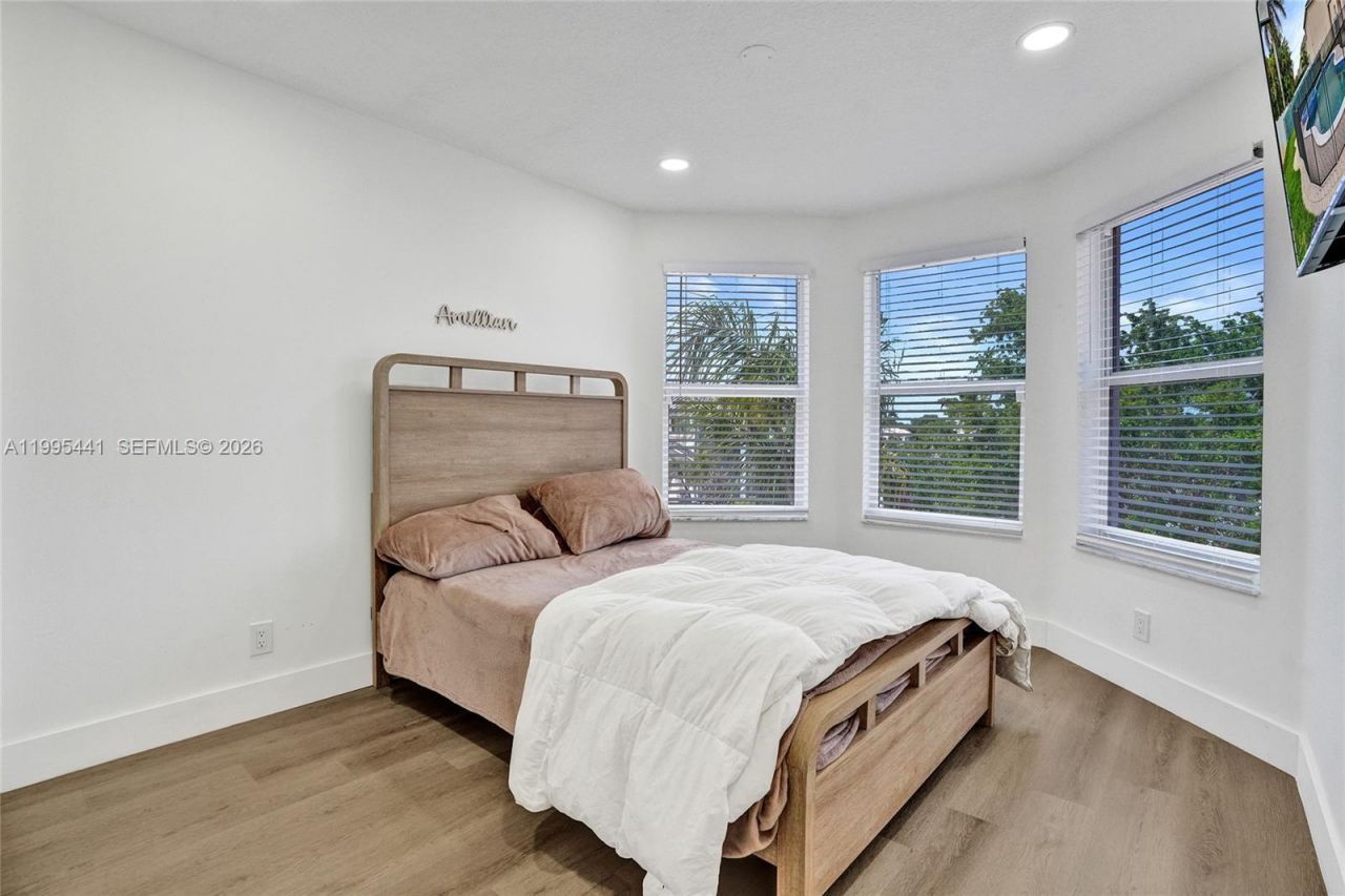 16180 SW 14th St, Pembroke Pines, FL 33027 Photo